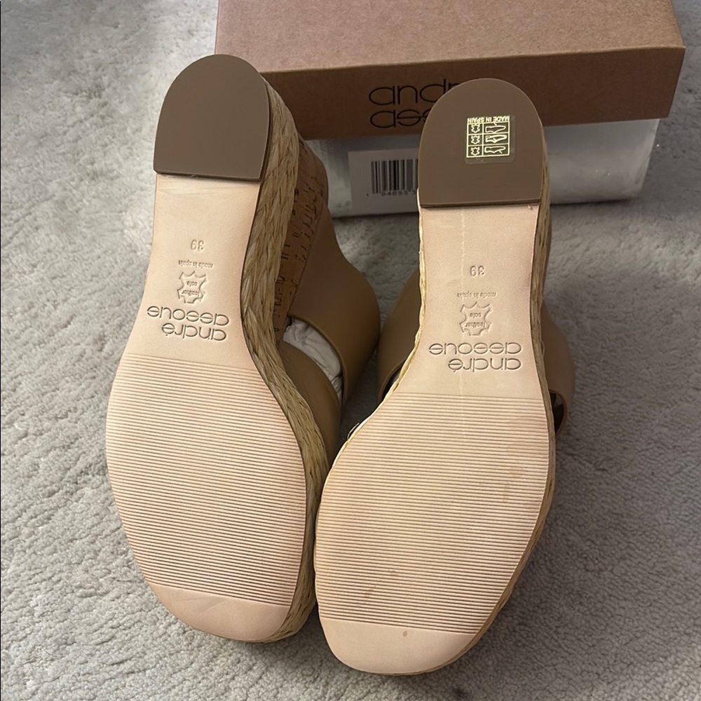 NWT. Andre Assous Size 39 Women's Tan Wedge Sandals - Picture 3 of 3